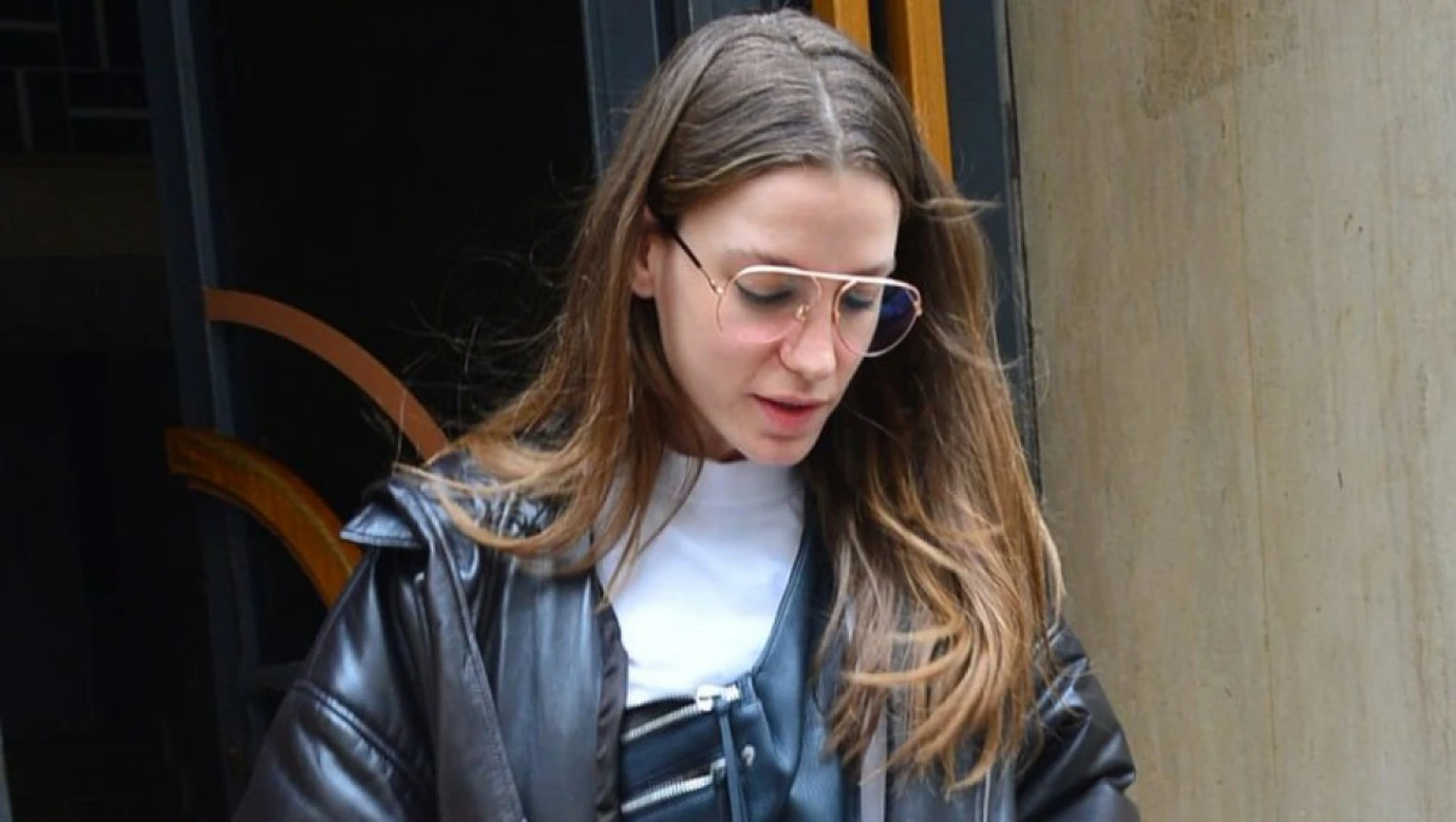 Serenay Sarıkaya sessizliğe büründü