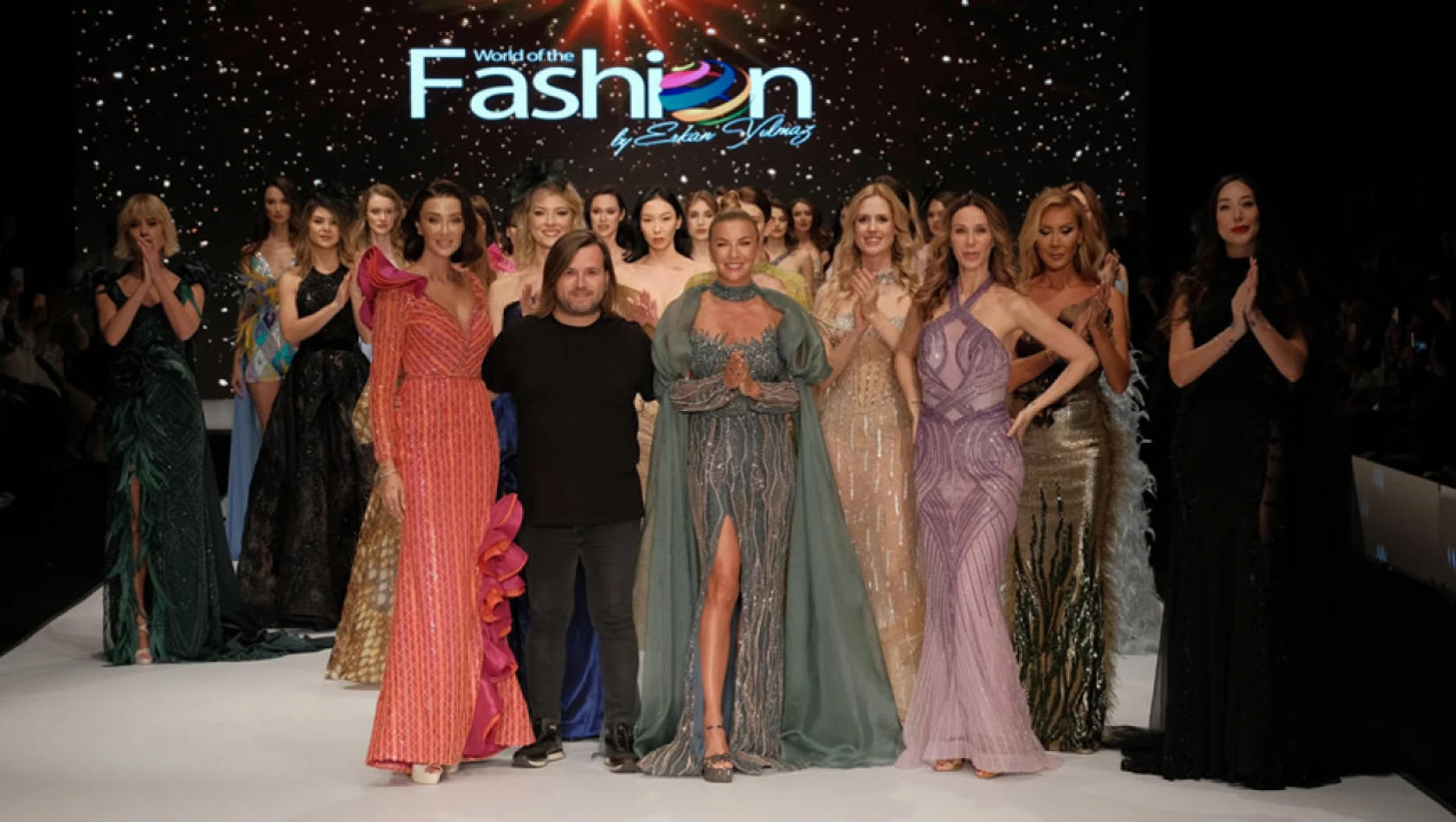 World Of Fashion'dan görkemli defile