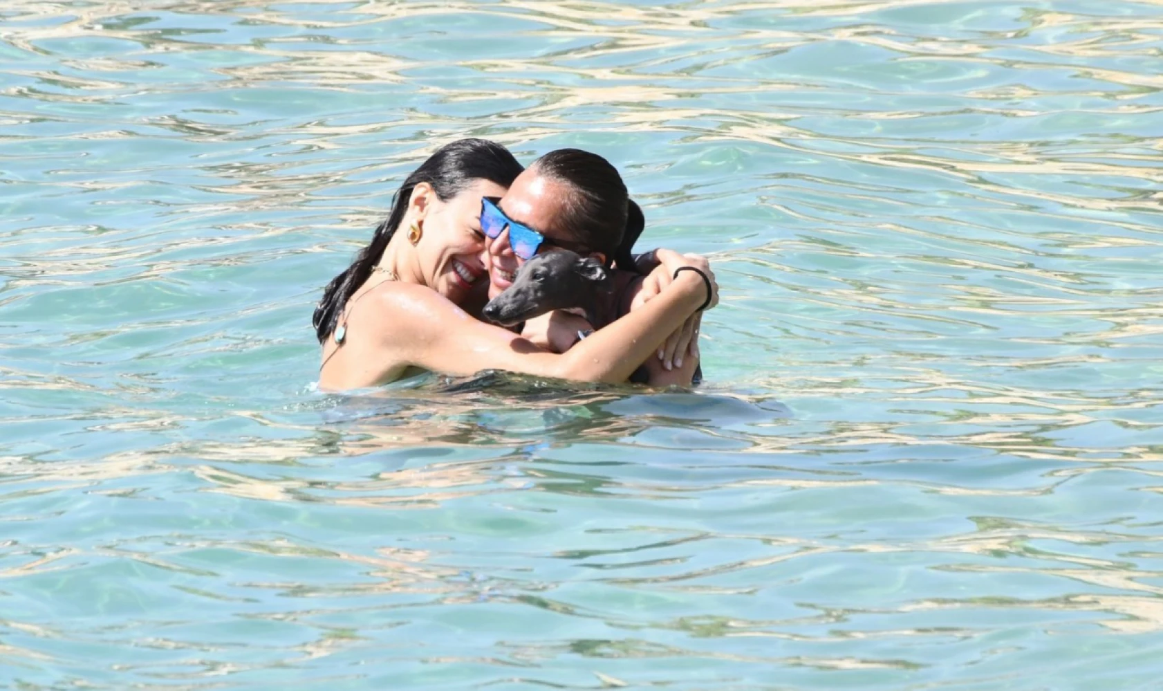 Tuvana Türkay ile Asuman Dabak tatilde