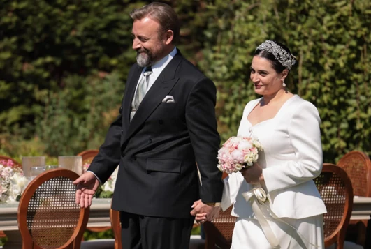 Kral Kaybederse'de yeni başlangıçlar, eski yükler