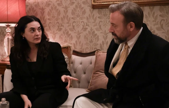 Kral Kaybederse'de son sözü kral söyler