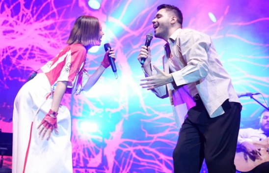 Zeynep Bastık ve Emir Can İğrek'ten sürpriz düet