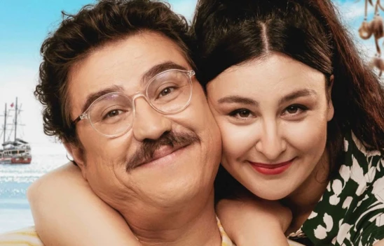 29 Aralık'ta vizyona girecek 'Mutluyuz' filminin afişi yayınlandı