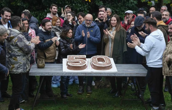 Aldatmak dizisi 50. bölümünü sette pasta ile kutladı