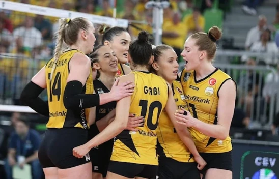 Avrupa'nın en büyüğü VakıfBank! Sezonu 5 kupa ile tamamladı!