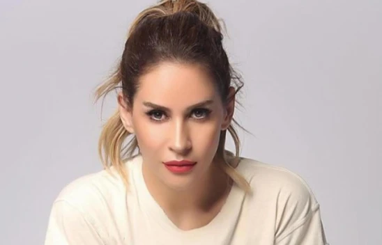 Aynur Aydın'ın sahnede yaptığı hareket sosyal medyayı ikiye böldü