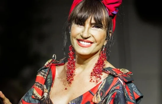 Ayşegül Aldinç'ten Bodrum'da büyüleyici konser