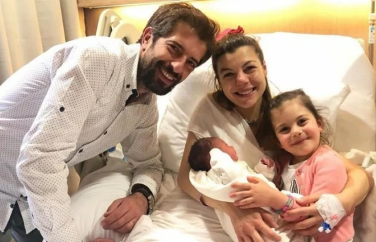 Begüm Topçu-Cantuğ Turay çifti, bebeklerini kucaklarına aldı