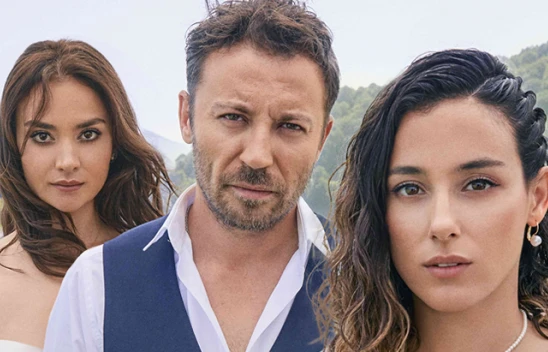 Beni Sev filminin afişi yayınlandı