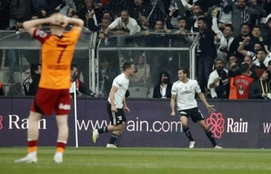 Beşiktaş derbide Galatasaray'ı devirdi, şampiyonluk yarışını alevlendirdi