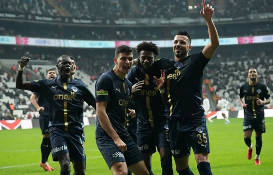 Beşiktaş evinde Kasımpaşa'ya yenildi, Nuno Da Costa şov yaptı