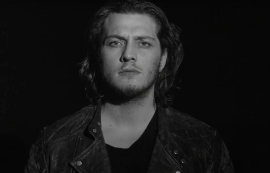 Burak Tozkoparan'dan sevenlerine albüm sürprizi