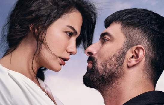Demet Özdemir ve Engin Akyürek'li 'Adım Farah' dizisinin afişi yayınlandı