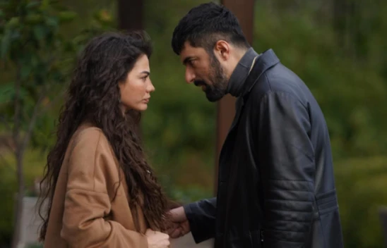 Demet Özdemir ve Engin Akyürek'li Adım Farah'tan reyting atağı