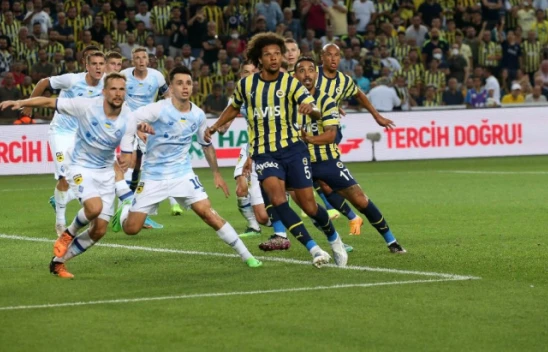 Dinamo Kiev'e 2-1 mağlup olan Fenerbahçe, Şampiyonlar Ligi'ne veda etti
