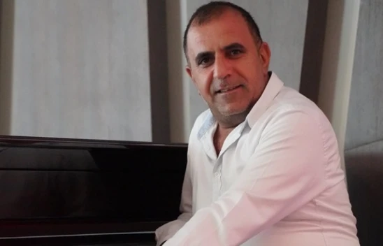 Duayen gazeteci Habib Babar, 'Amandır Evlenmeyin' şarkısına klip çekecek