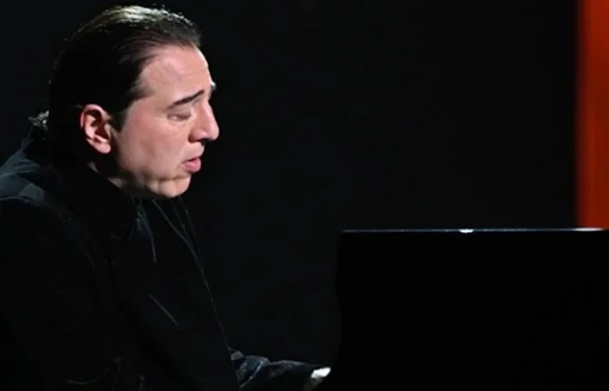 Dünyaca ünlü isimler, depremzedeler için sahneye çıktı