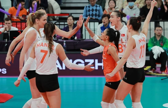 Eczacıbaşı ile Vakıfbank finalinde şampiyon final setiyle belli oldu