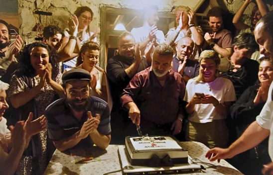 Efsane filminin çekimleri bitti, ekip pasta kesti