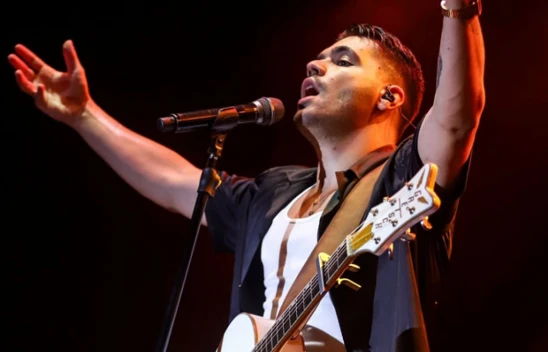 Emir Can İğrek'in İzmir konserinde duygusal anlar