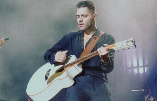 Emir Can İğrek'ten Harbiye'de kapalı gişe müzik şöleni