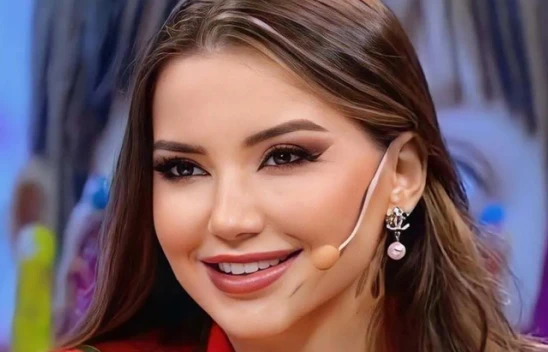 Esra Ezmeci, ilk kez annesi ve kardeşini paylaştı! Görenler hayran kaldı!