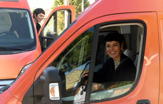 Ezgi Mola da modaya uydu! 5 yıldızlı otel yerine karavan!