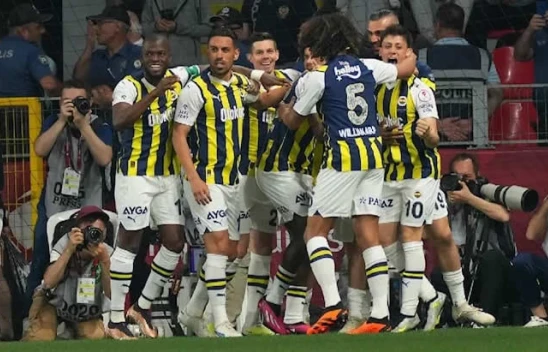 Fenerbahçe, Başakşehir'i 2-0 yenip Türkiye Kupası'nın sahibi oldu