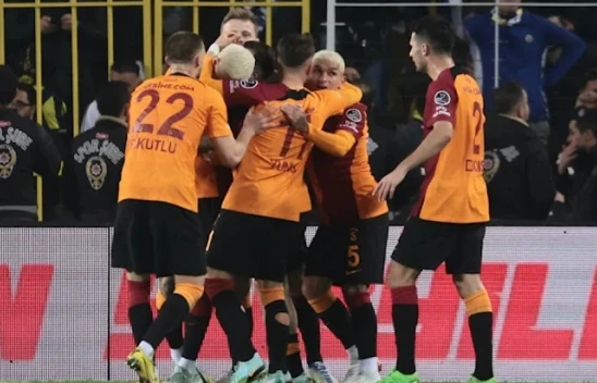 Fenerbahçe-Galatasaray derbisinde farklı galibiyet