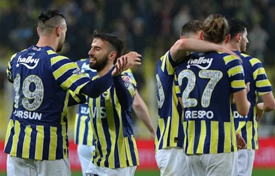 Fenerbahçe, Kayserispor'u eleyerek Türkiye Kupası'nda son yarı finalist oldu