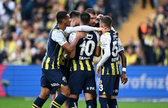 Fenerbahçe, Rizespor'u farklı yenerek müthiş seriyi devam ettirdi