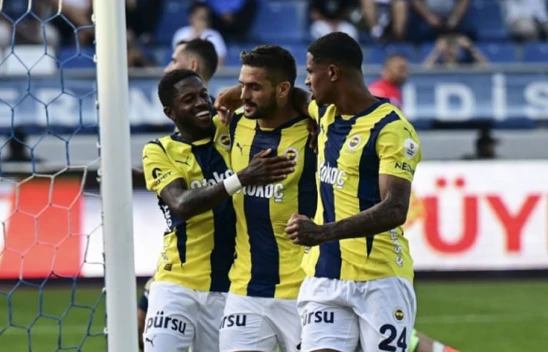 Fenerbahçe yeniden lider! Derbiye tarihi rekorla gidiyor!