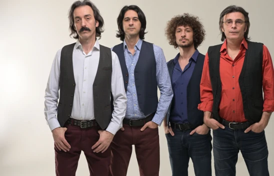 Flört'ten sıra dışı bir rock balad 'Çok Zor'