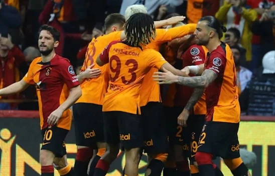 Galatasaray, Başakşehir'i yenerek zirvedeki yerini sağlamlaştırdı