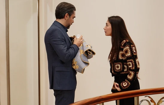 Gecenin Ucunda'da Macide, Kazım'dan hamile olduğunu öğreniyor