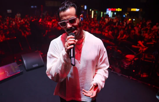 Gökhan Türkmen, 360 derece sahne konseptiyle yeniden müzikseverlerle buluştu