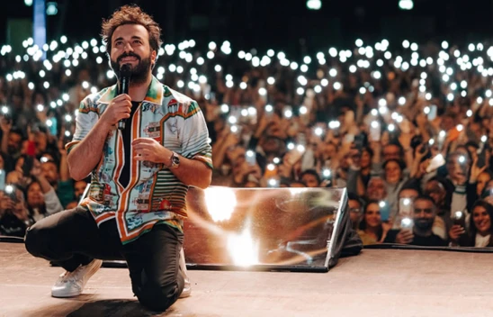 Hasan Can Kaya'nın kahkaha dolu Avrupa turnesine büyük ilgi