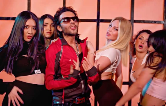 İsmail YK, bu kez 'Hey Siri' dedi