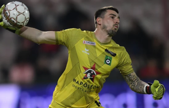 Kaleci Miguel Van Damme, lösemiye yenildi