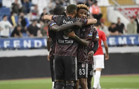 Kasımpaşa'yı yenen Beşiktaş, ikincilik şansını devam ettirdi