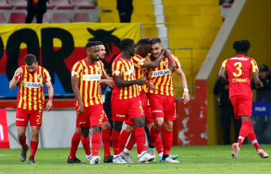 Kayserispor, Türkiye Kupası'nda ilk finalist oldu