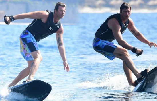 Kıvanç Tatlıtuğ'un jetsurf hüneri