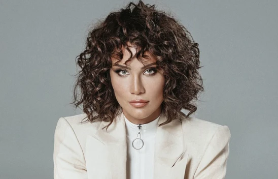 Kızı yazdı, besteledi annesi söyledi! Özlem Olgun'dan anlamlı şarkı!