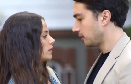 Leyla Tanlar ve Burak Dakak aşklarını sosyal medyadan ilan etti