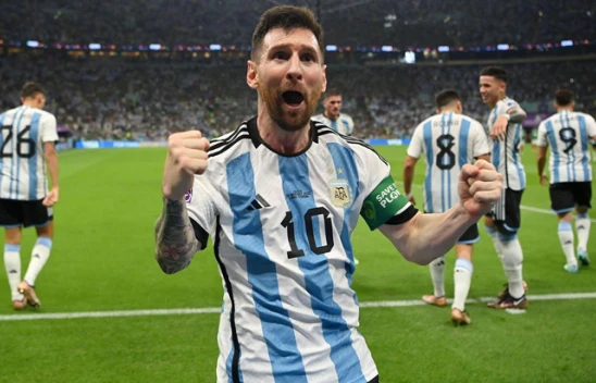 Lionel Messi, hem kupaya yürüyor hem de rekorlar kırıyor