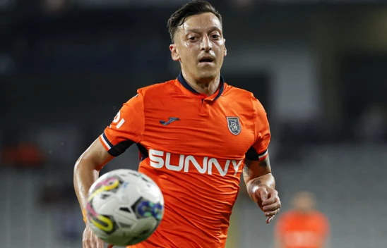 Mesut Özil, futbolu bıraktığını açıkladı