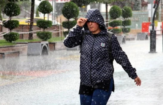 Meteoroloji'den gök gürültülü sağanak yağış uyarısı! Bu iller dikkat!