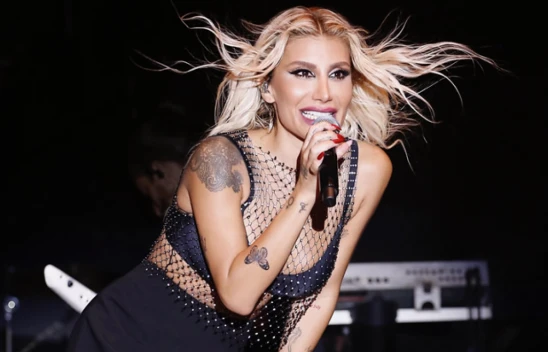 İrem Derici'nin sahnesinde 'Filenin Sultanları' coşkusu