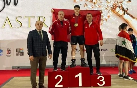 Milli halterci Kerem Kurnaz, dünya şampiyonu oldu