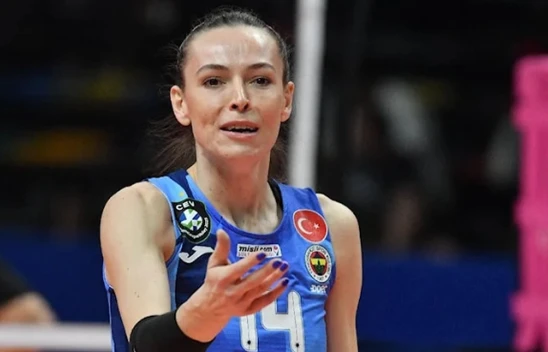 Milli voleybolcu Eda Erdem Dündar, zatürreye yakalandı